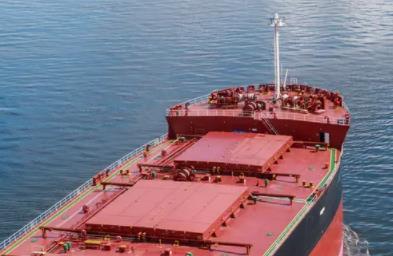 在選擇散裝貨船運輸時，我們應(yīng)該注意哪些問題呢？